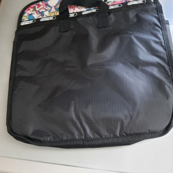 Le Sportsac X Alice in Wonderland Messenger Bag W/Removable laptop Sleeve - Picture 4 of 5
